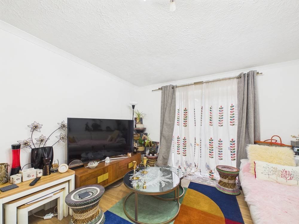 Property photo 2 of 11 Picture No. 14