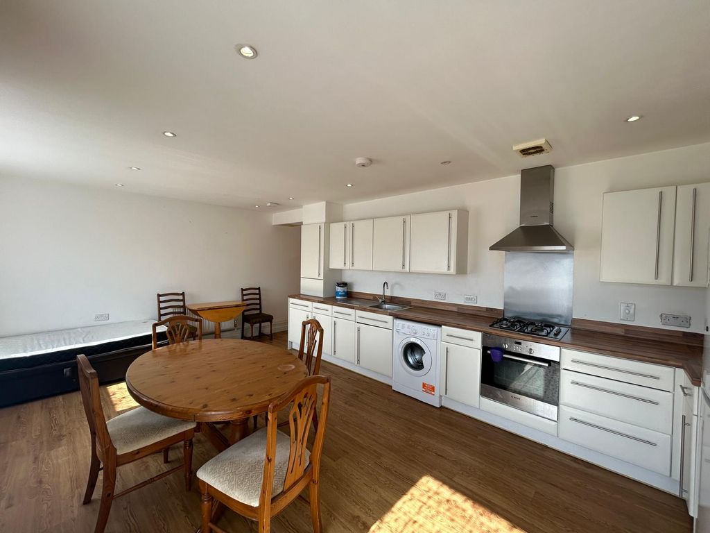 Property photo 2 of 8 Gallery