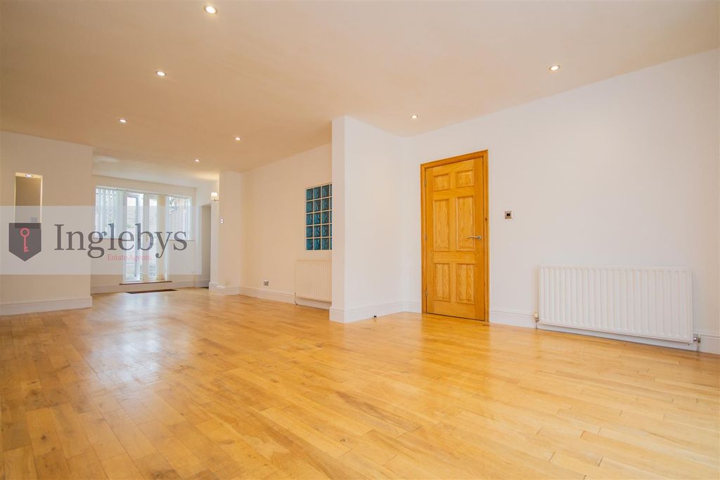 Property photo 3 of 43