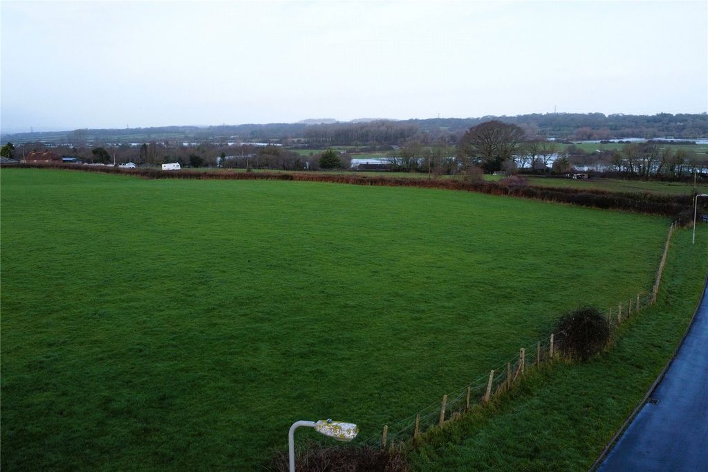 Property photo 2 of 9 Picture No. 11