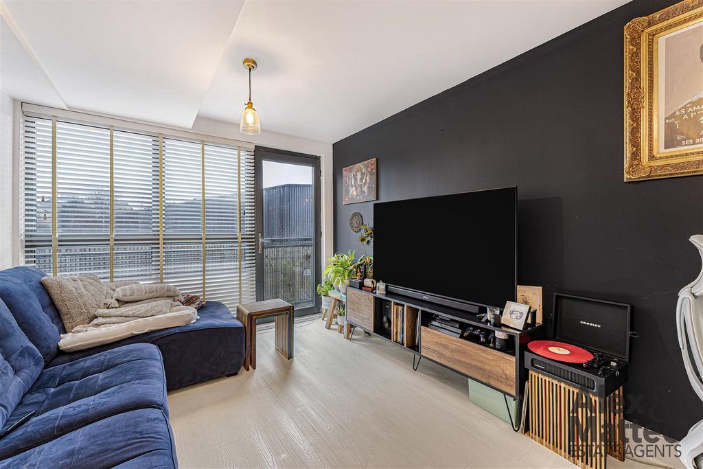 Property photo 2 of 12 Corelli Court