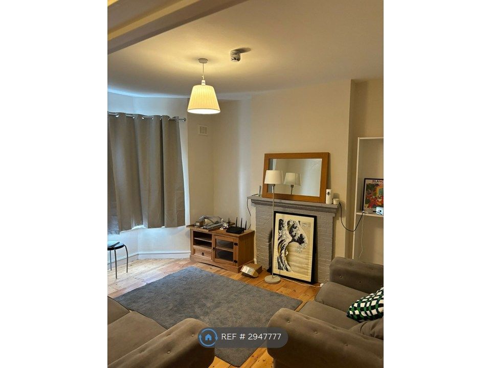 Property photo 3 of 6 Living Room