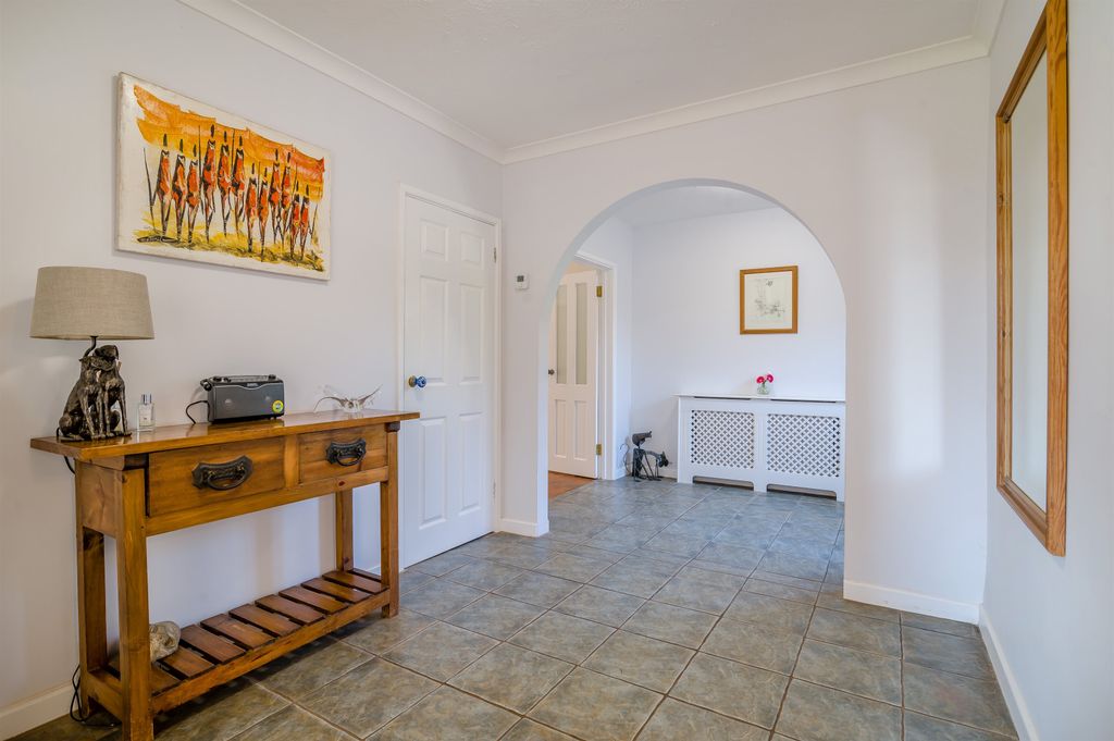 Property photo 2 of 33