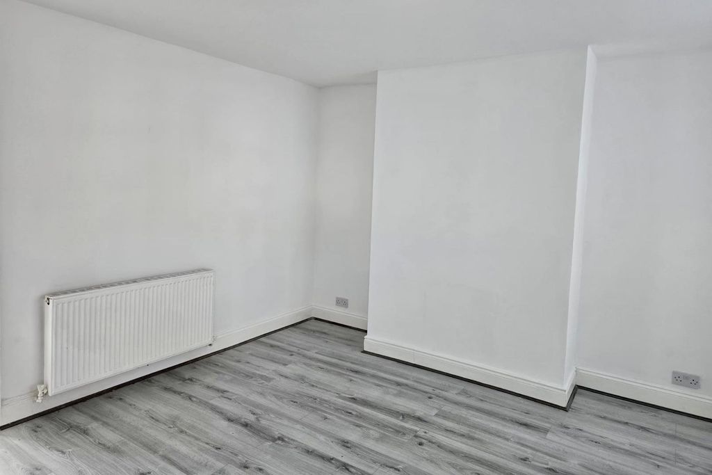 Property photo 3 of 23 c5543Be0-Abc9-4Af6-B946-A6Ed85F0F194.Jpeg