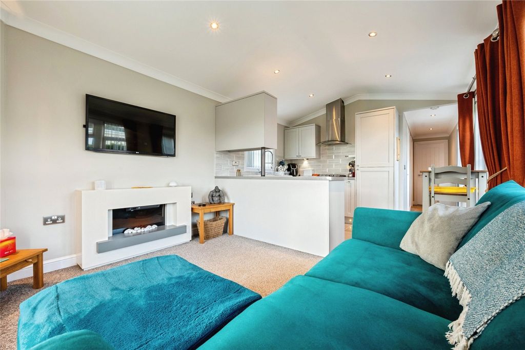 Property photo 2 of 17 Picture No. 28