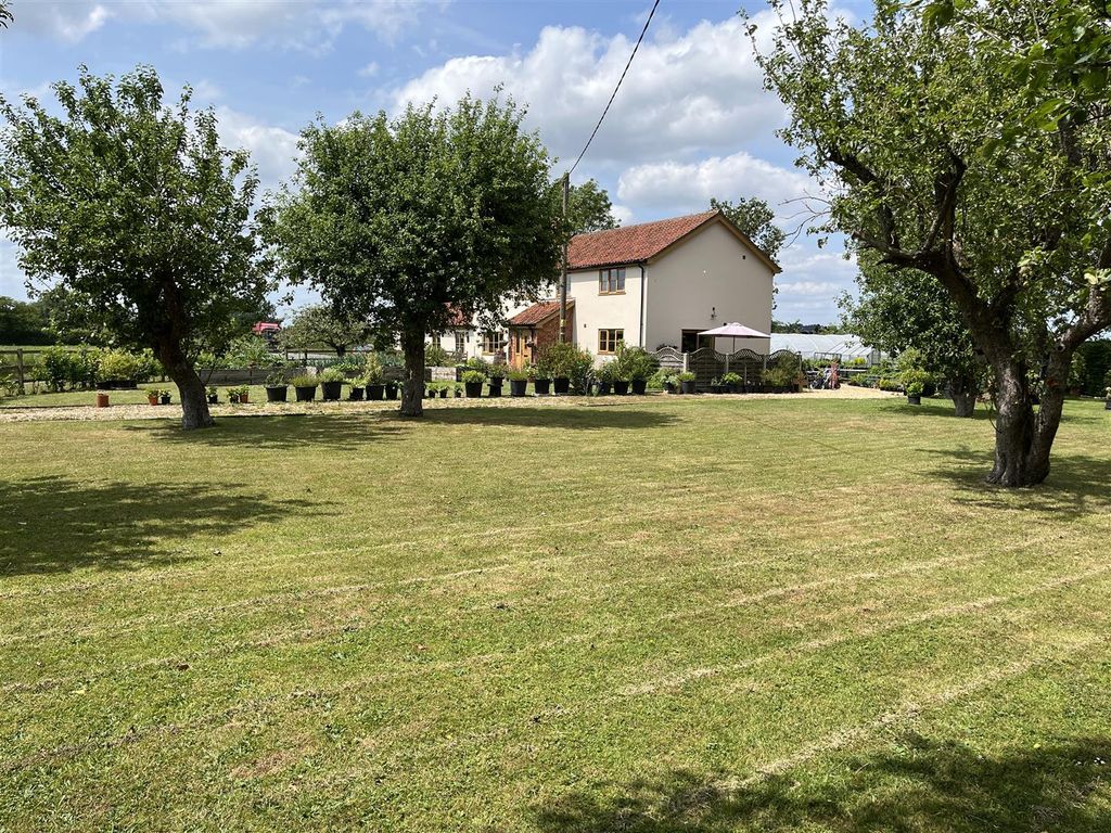 Property photo 2 of 34