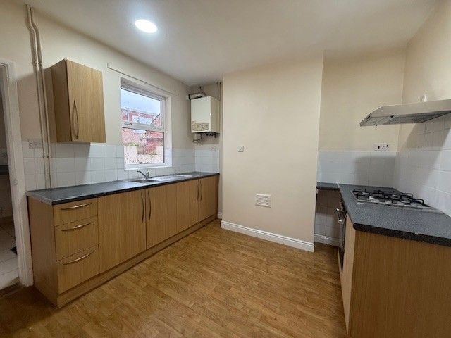 Property photo 3 of 10 Kitchen