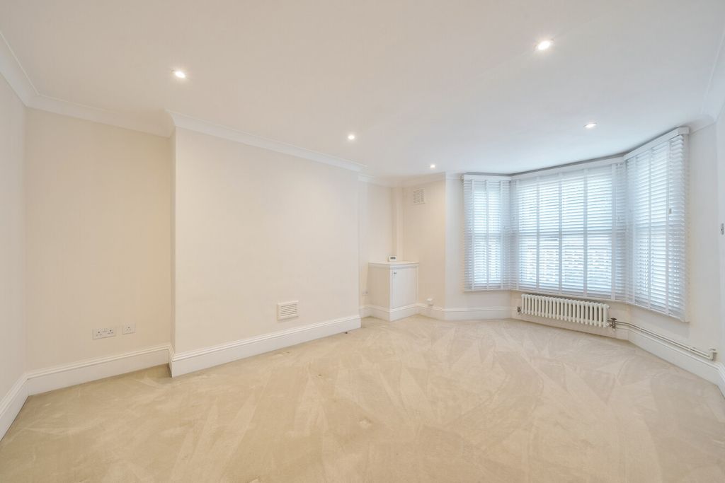 Property photo 2 of 10 1482736-12-6A4293...
