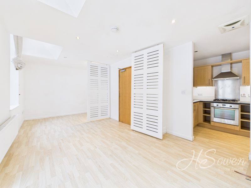 Property photo 3 of 6 Photo 4