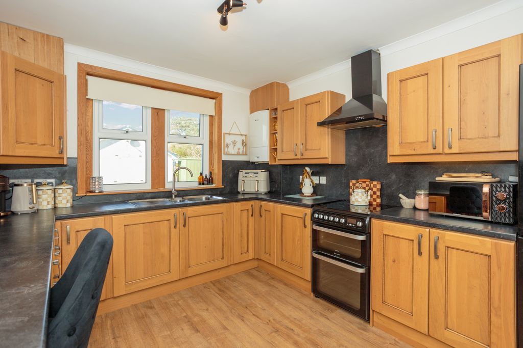 Property photo 3 of 43 Kitchen/Breakfast Room