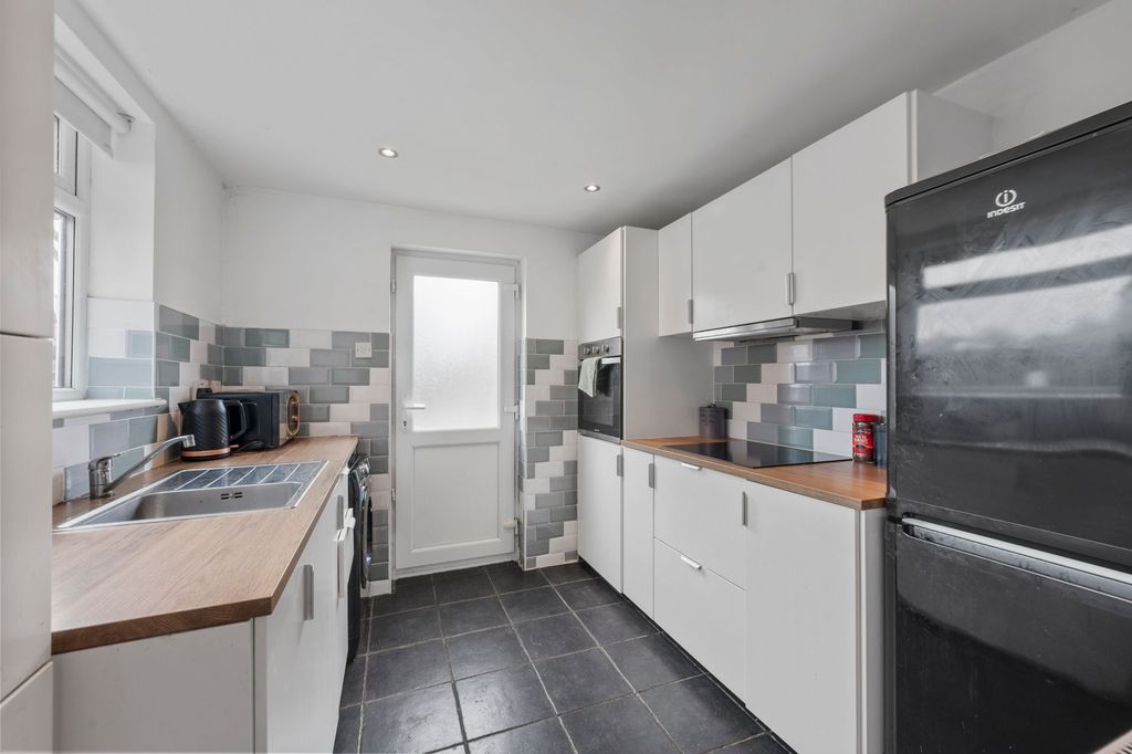 Property photo 3 of 24