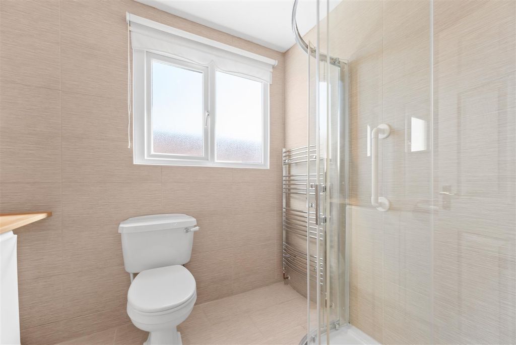 Property photo 3 of 20 Bathroom