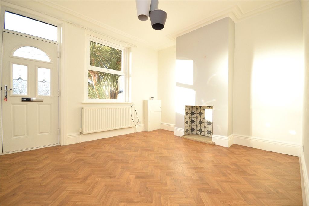 Property photo 2 of 12 Picture No. 05