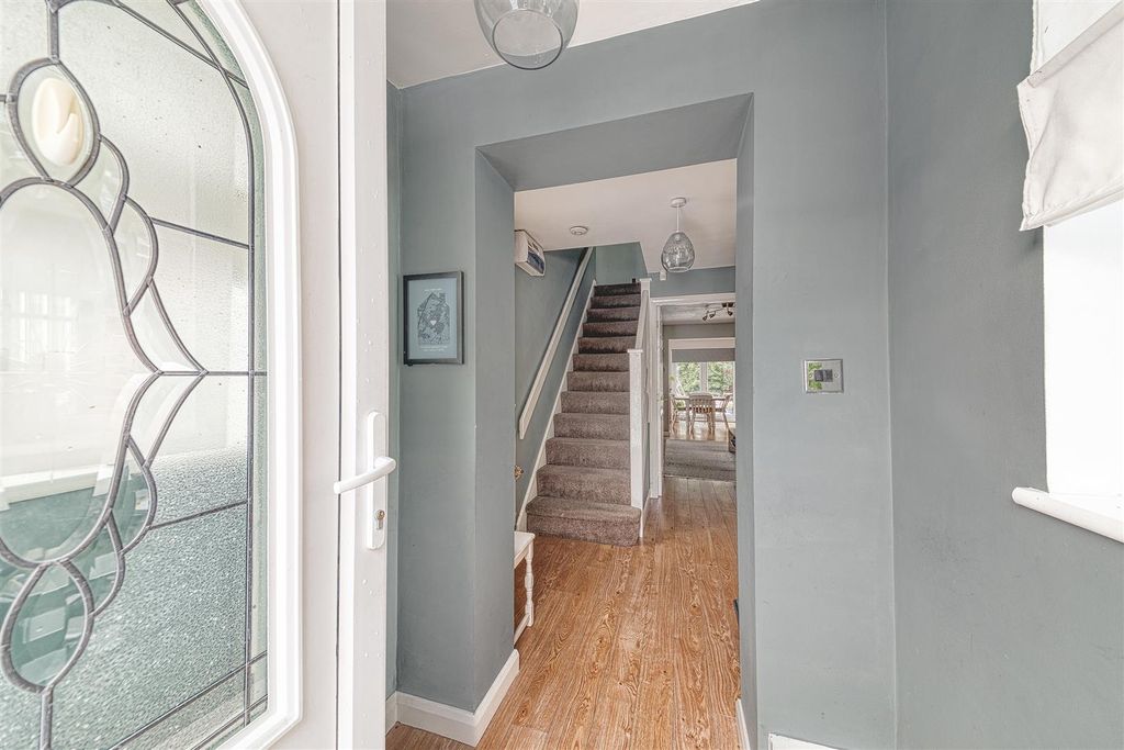 Property photo 2 of 32