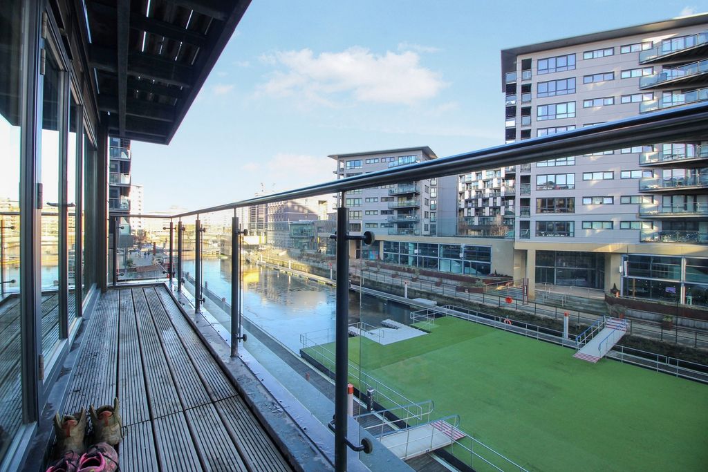 Property photo 2 of 18 Balcony