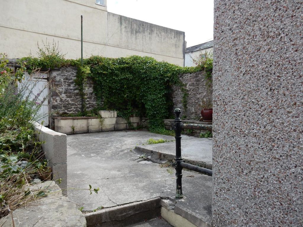 Property photo 3 of 8 40 Fh Back Yard (002).Jpg