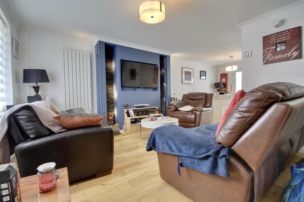 Property photo 1 of 11 Bfe94Bf0-7563-4C76-9Db3-73657599CE1A_1_201_A.Jpeg
