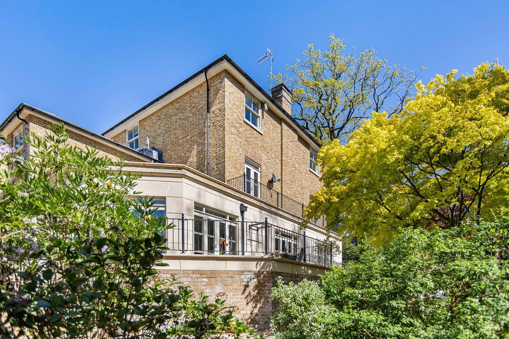 Property photo 2 of 52 Photo 19