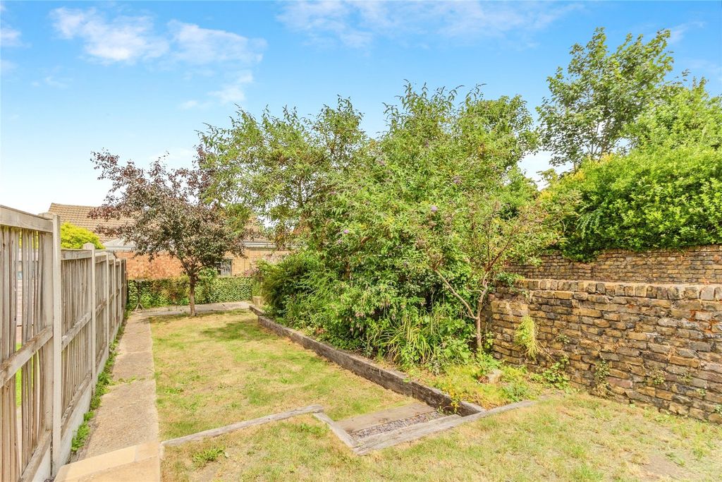 Property photo 2 of 17 Garden