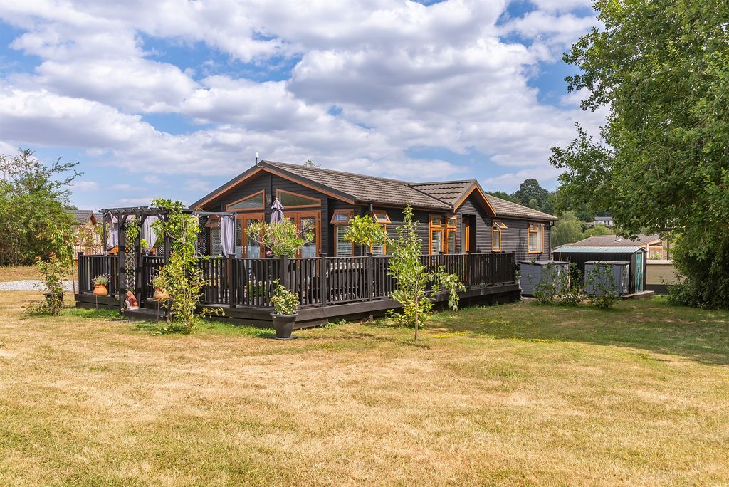Property photo 1 of 19 Outside
