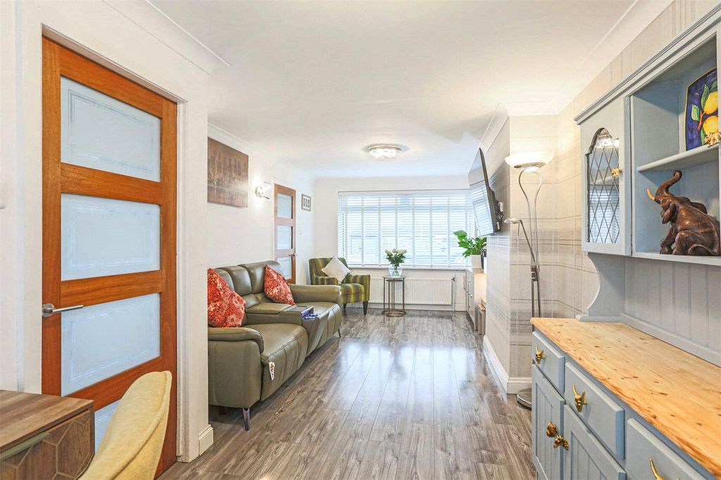 Property photo 3 of 16 Picture No. 10