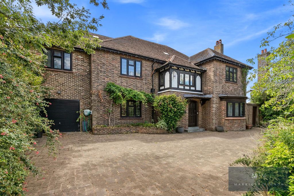 Property photo 1 of 36 Woodbury Close 5 MV-35.Jpg