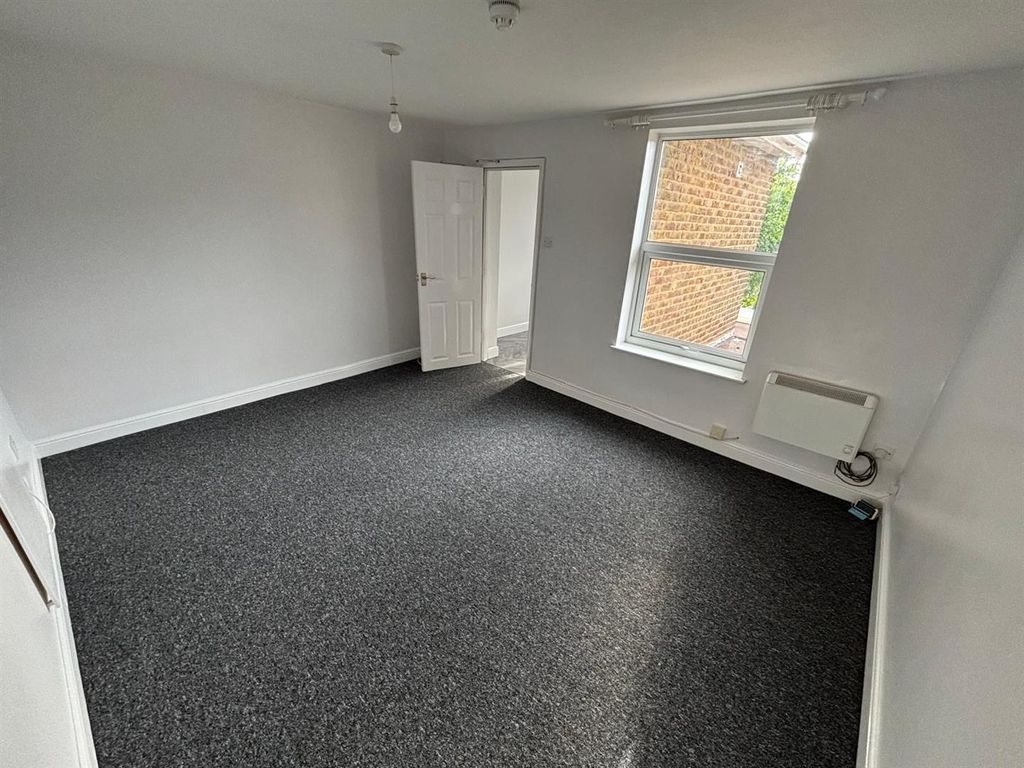 Property photo 3 of 5 Room.Jpg