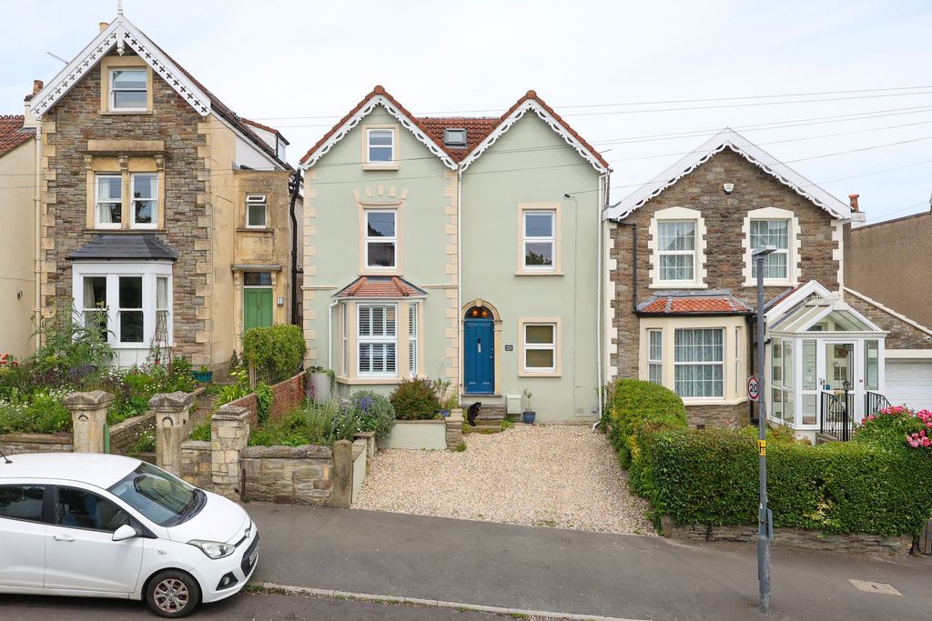Property photo 1 of 31