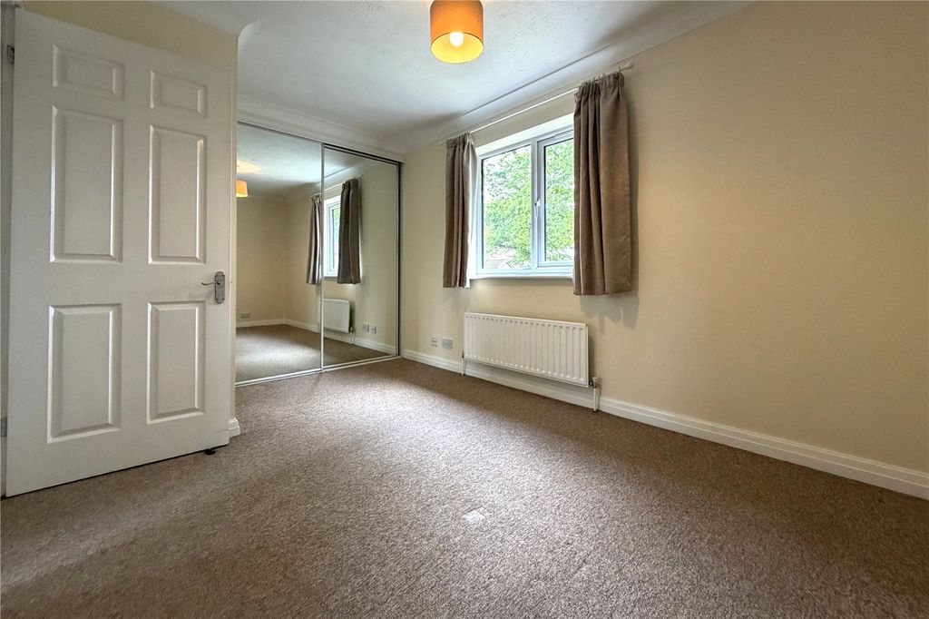 Property photo 3 of 7 Bedroom 1