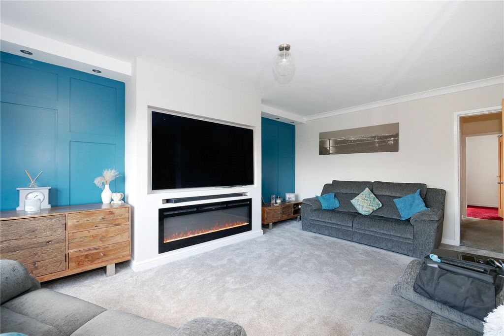 Property photo 2 of 22 Picture No. 11