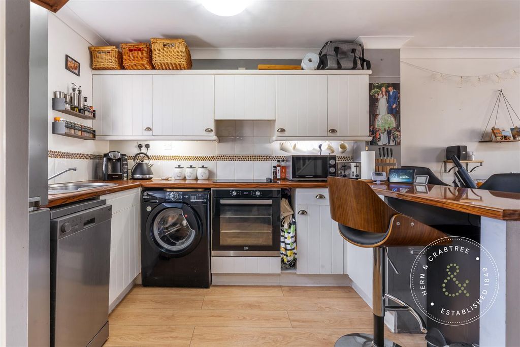 Property photo 3 of 21 Arundel-Place-2.Jpg