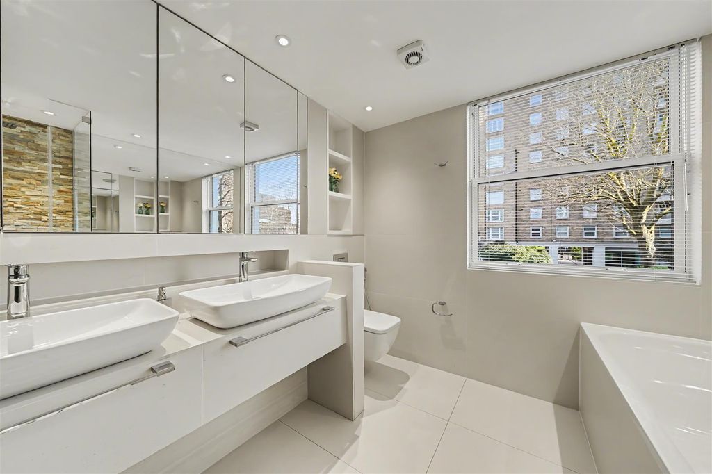 Property photo 1 of 12 1 Court Close, St. John's Wood Park Nw8 6Nn-1.Jpg