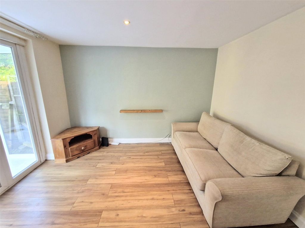 Property photo 3 of 8 Picture No. 03