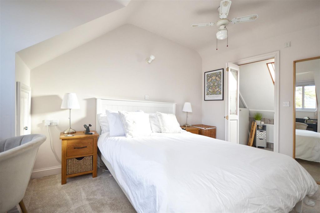 Property photo 3 of 30 Master Bedroom