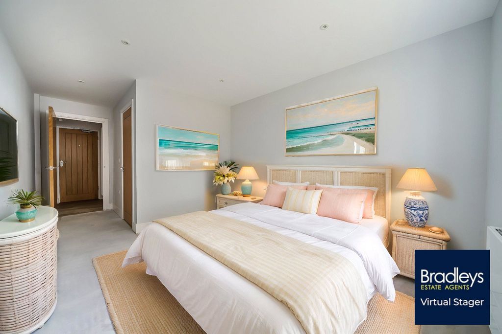 Property photo 3 of 8 Open Plan Space