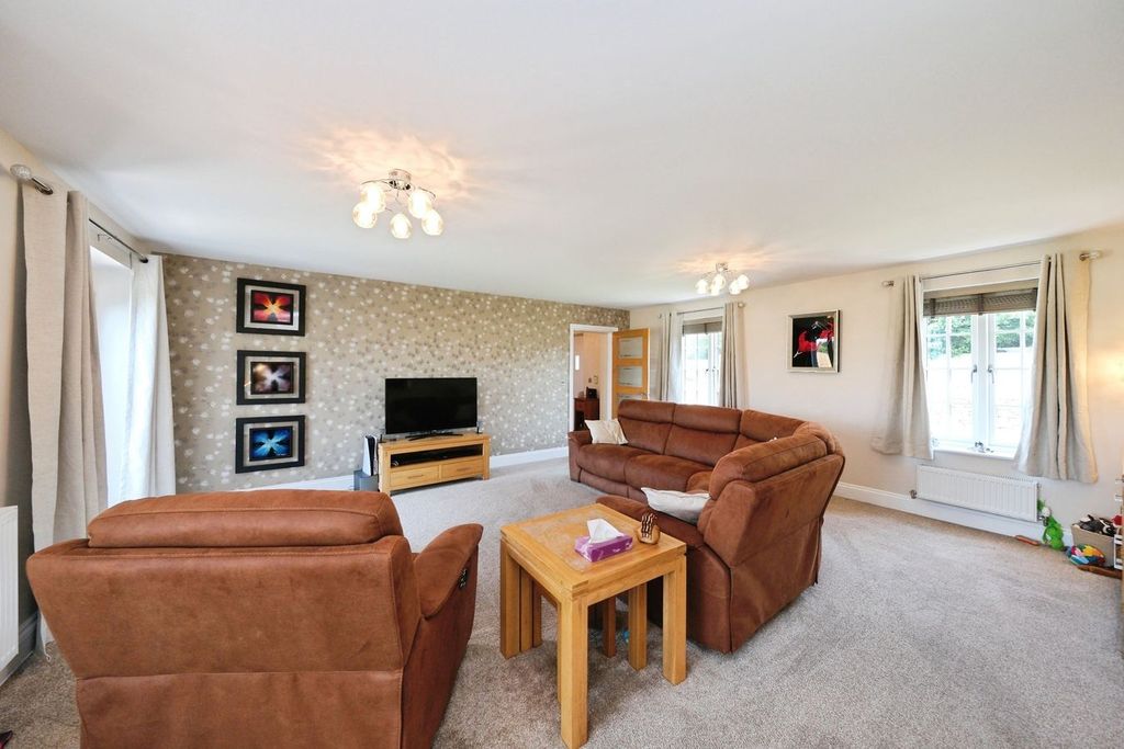 Property photo 2 of 41
