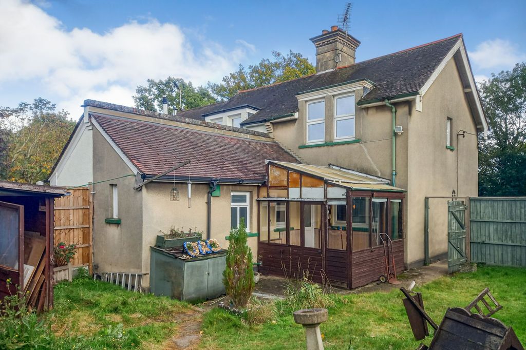 Property photo 3 of 14 40 Hall Lane, Shenfield, Essex, CM15 9An