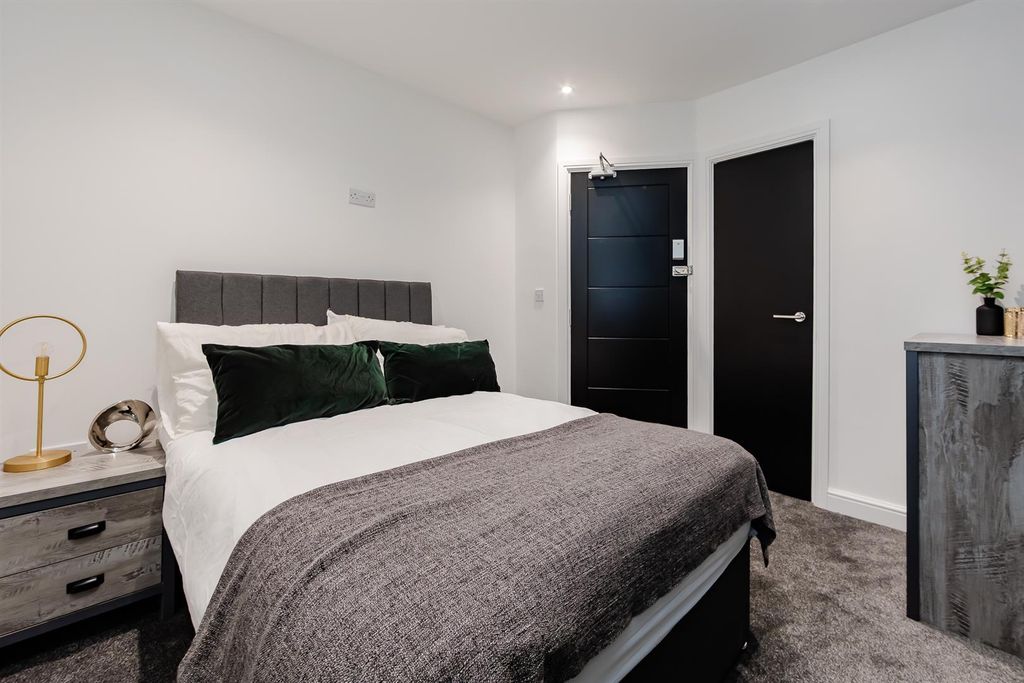 Property photo 2 of 11 Rm2_Img-18.Jpg