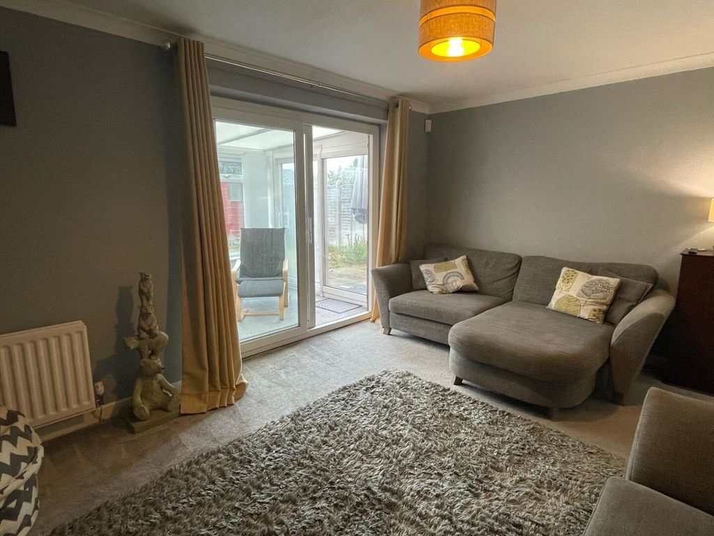 Property photo 3 of 17 Living Room