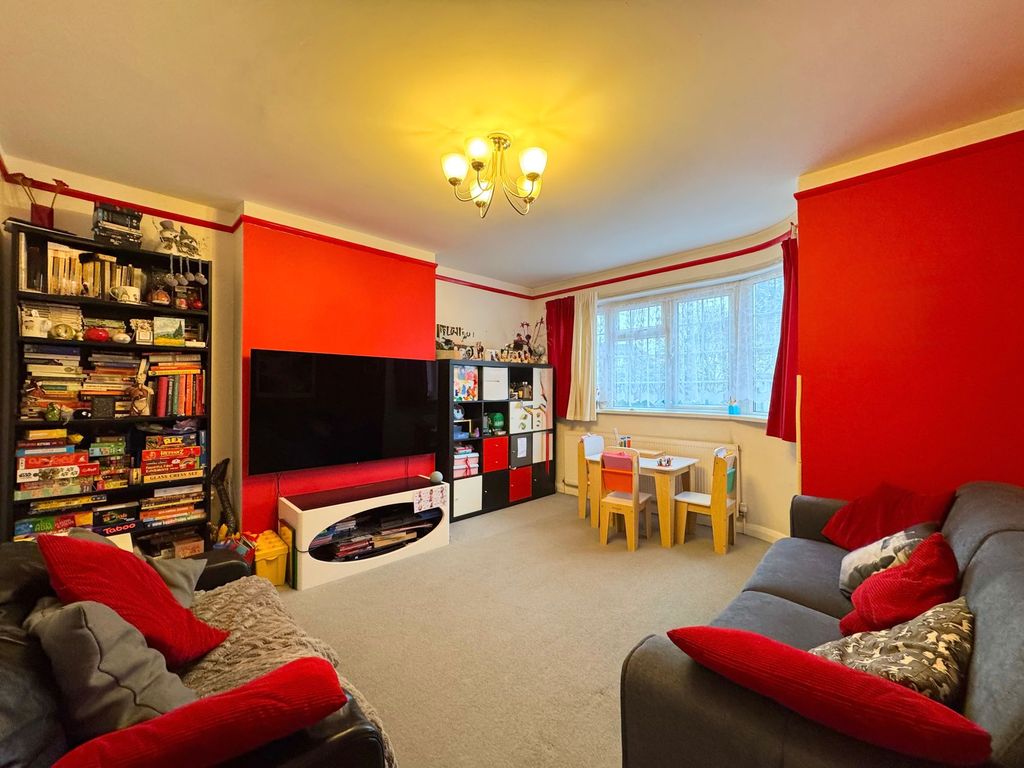 Property photo 2 of 13 Lounge