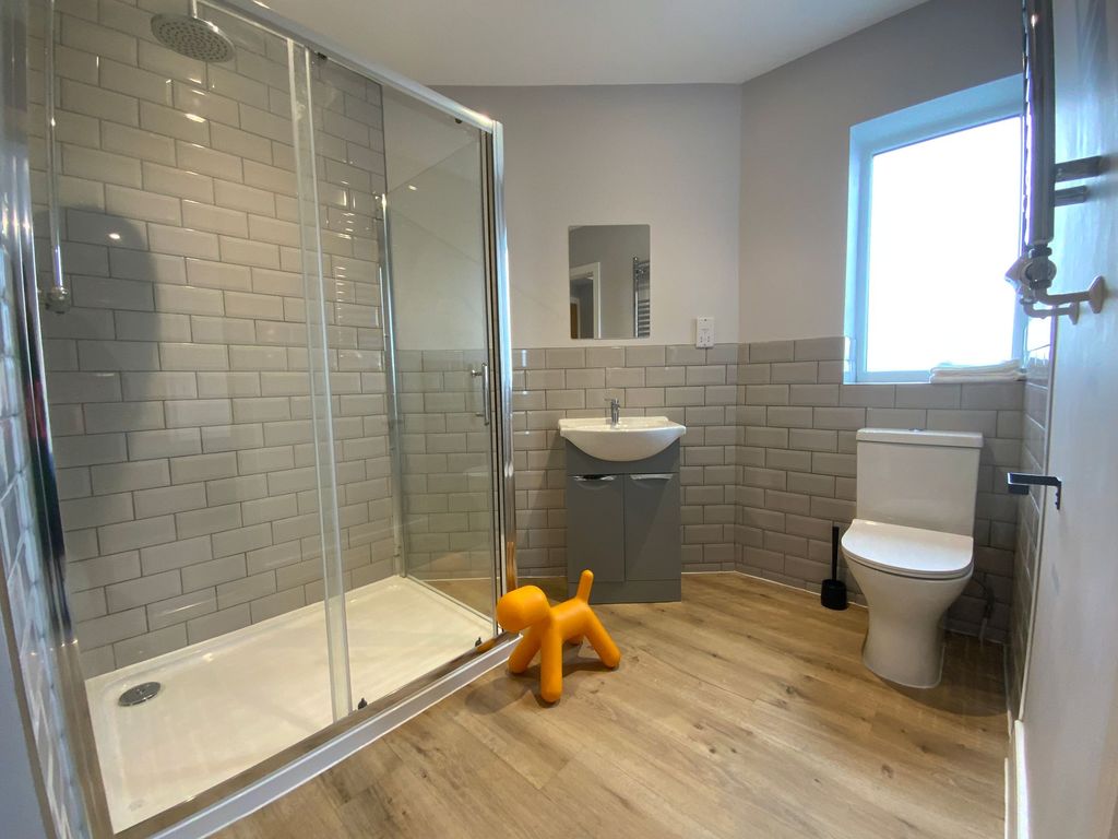 Property photo 3 of 6 Bedroom 5 Ensuite