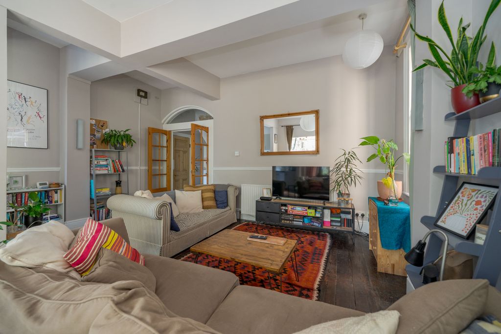 Property photo 3 of 19
