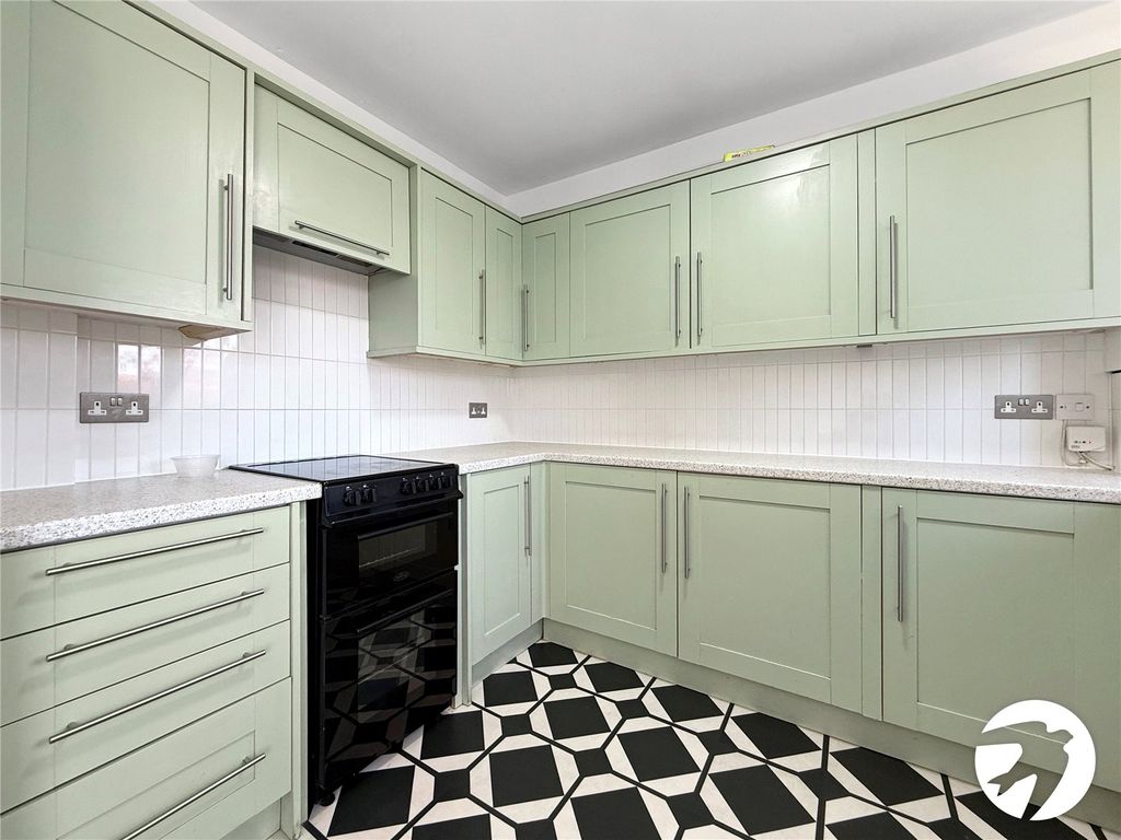 Property photo 3 of 12 Kitchen