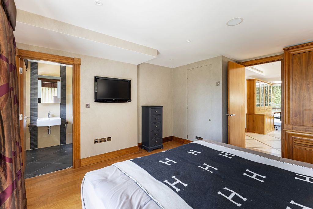Additional image 22 of 2 bed flat for saleCharters Road, Sunningdale, Berkshire SL5