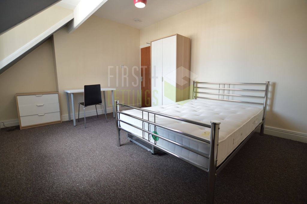 Property photo 1 of 10 Bedroom