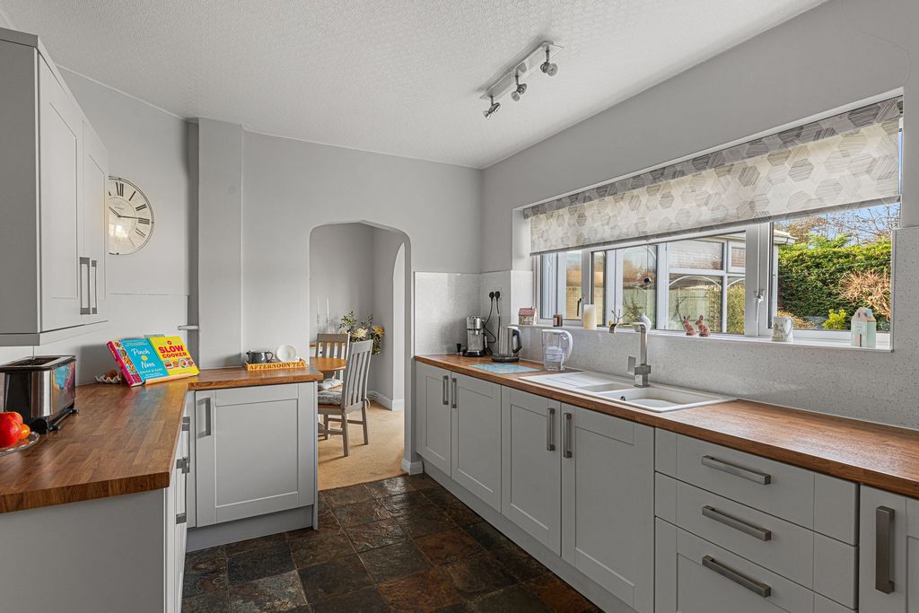 Property photo 3 of 25