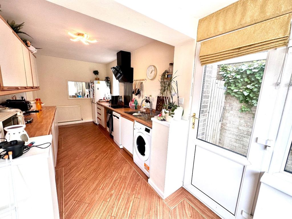 Property photo 3 of 22 Kitchen