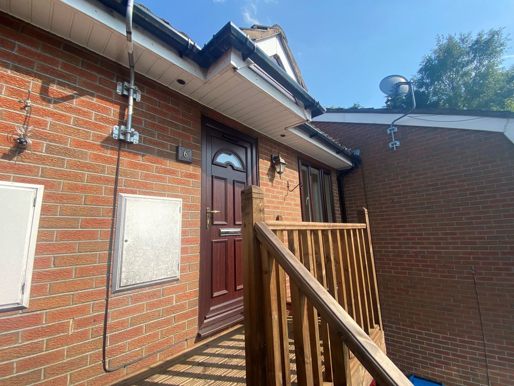 Property photo 1 of 8 Front