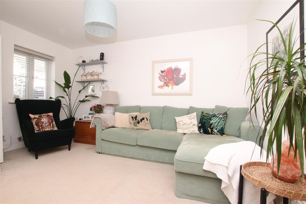 Property photo 3 of 23 Living Room (2).Jpg