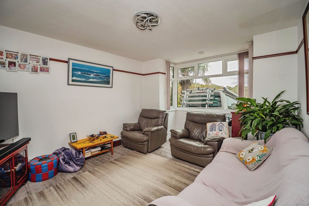 Property photo 3 of 17 Photo